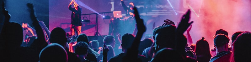 熊猫体育玩家部落球迷社区 - 众多球迷在线互动讨论的热闹场景